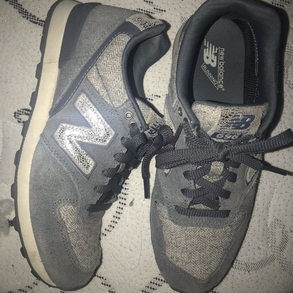 New Balance Shoes - Picture 1 of 3